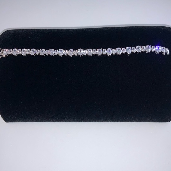 18ct Oval Cut Tennis Bracelet - Picture 9 of 11